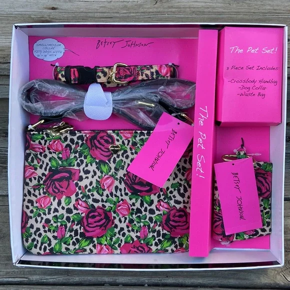 New! Betsey Johnson The Pet Set 3 Pieces: Crossbody Bag + Dog Collar + Waste Bag - Picture 1 of 11